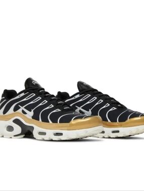 Nike Air Max Plus Men's Sneakers in Black and Gold
